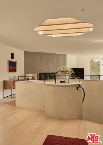 8593 Hollywood Boulevard, Los Angeles, CA 90069