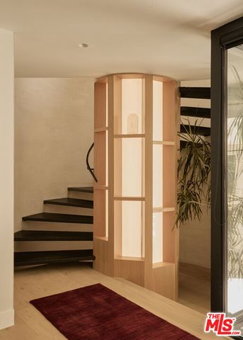 8593 Hollywood Boulevard, Los Angeles, CA 90069