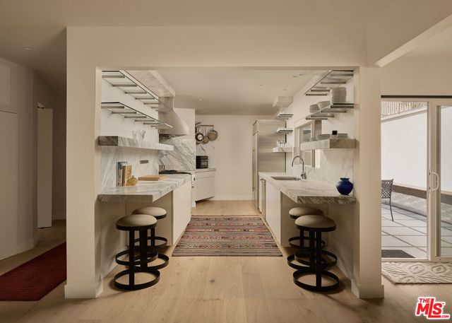 8593 Hollywood Boulevard, Los Angeles, CA 90069