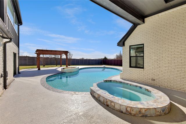 209 Carriage Hill Lane, Heath, TX 75032