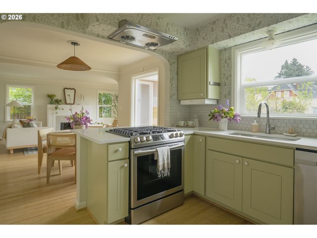 2115 Se 26TH Ave, Portland, OR 97214