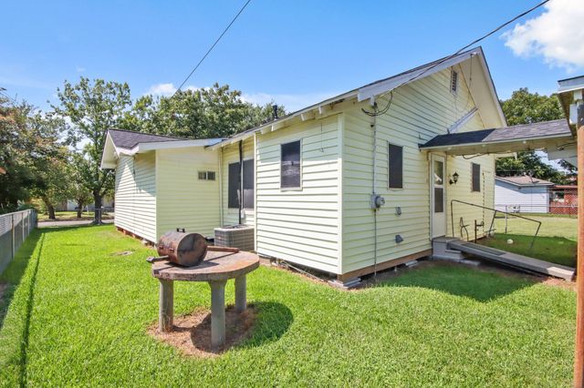 3222 Illinois Street, Baytown, TX 77520