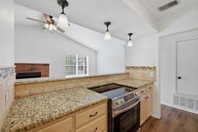 914 W Washington Street F, Sherman, TX 75092