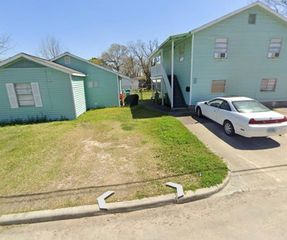 902 Thomas Avenue, Pasadena, TX 77506