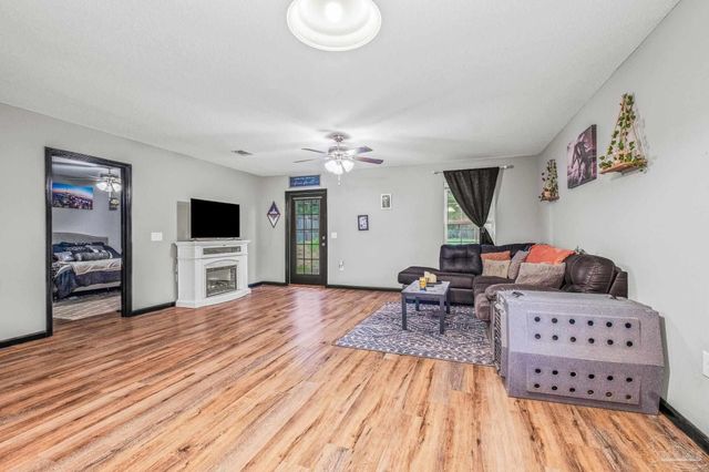 1827 Gainer Ave, Baker, FL 32531