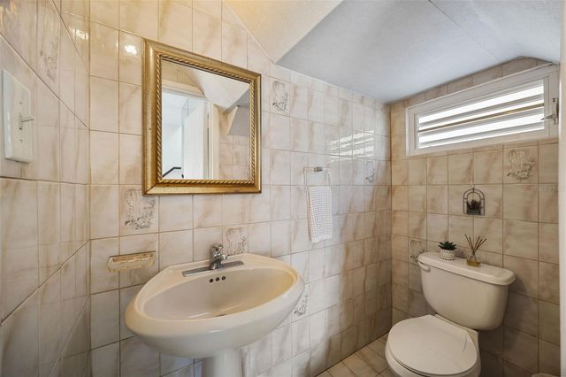 B-6 CALLE ARROYO URB EL REMANSO, San Juan, PR 00926