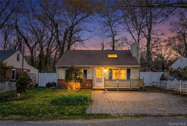 92 Wauwepex Trail, Ridge, NY 11961