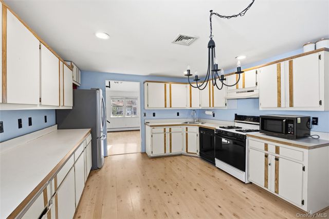 92 Wauwepex Trail, Ridge, NY 11961