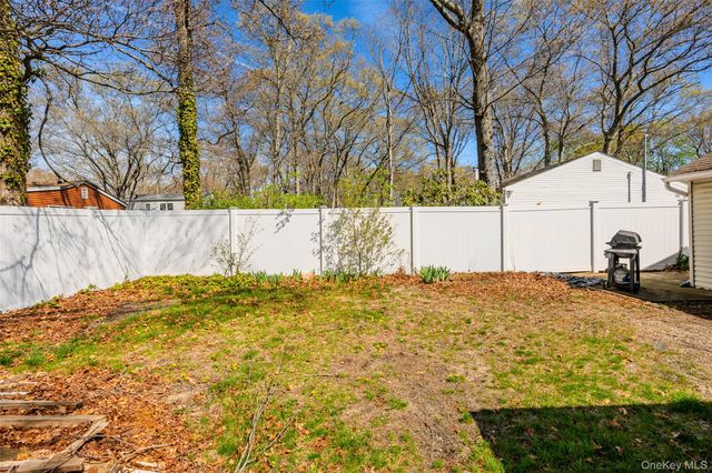 92 Wauwepex Trail, Ridge, NY 11961