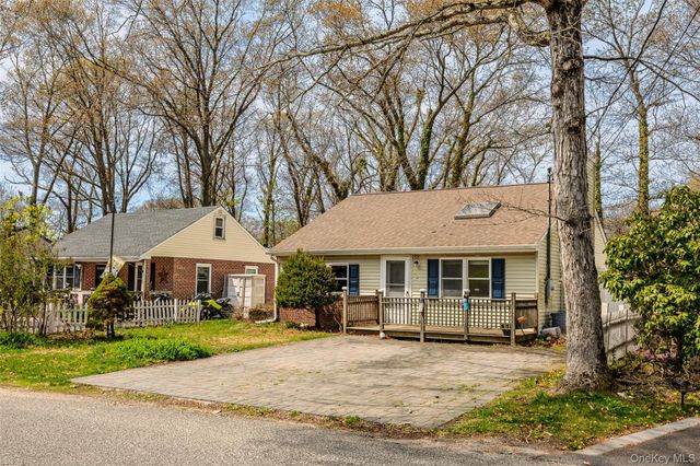 92 Wauwepex Trail, Ridge, NY 11961