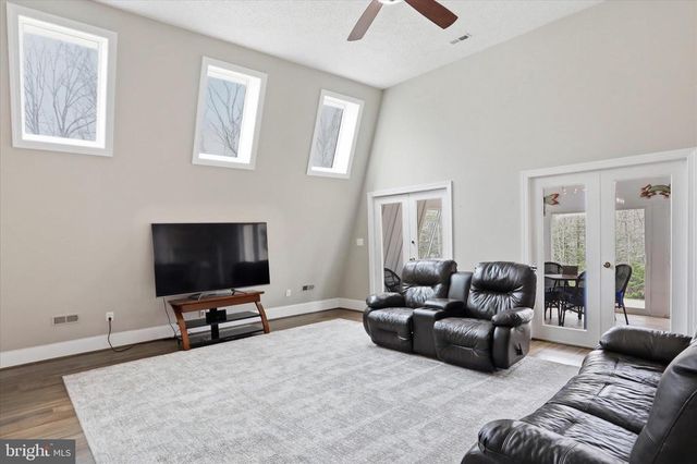 12 RIVER BLUFFS DR, Fredericksburg, VA 22407