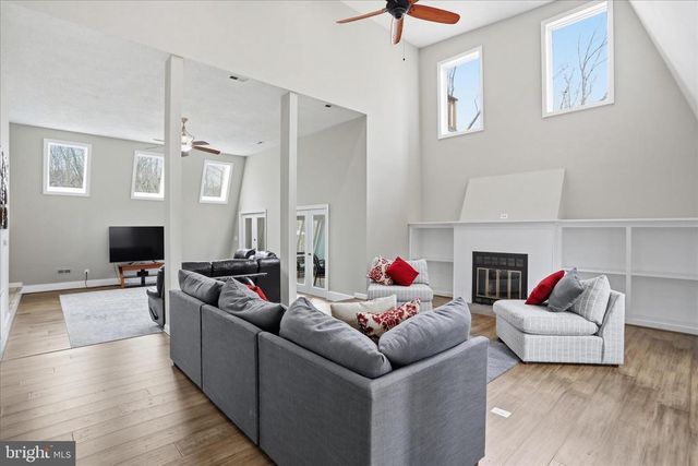 12 RIVER BLUFFS DR, Fredericksburg, VA 22407