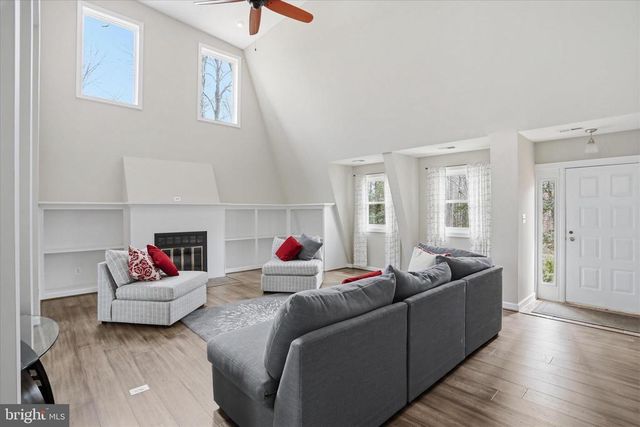 12 RIVER BLUFFS DR, Fredericksburg, VA 22407