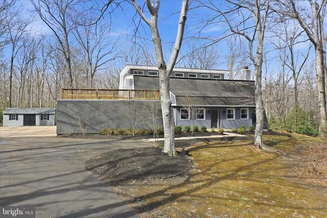 12 RIVER BLUFFS DR, Fredericksburg, VA 22407