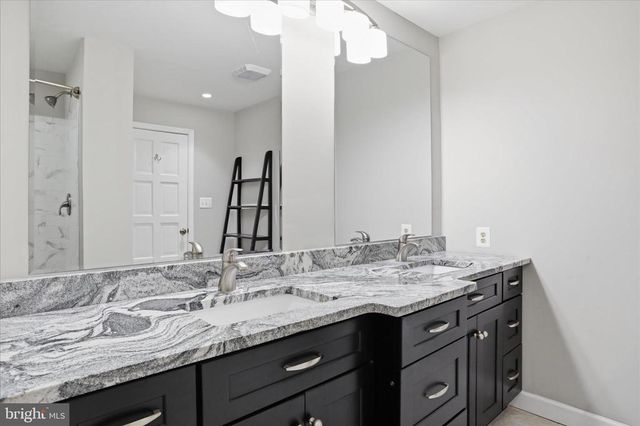 12 RIVER BLUFFS DR, Fredericksburg, VA 22407