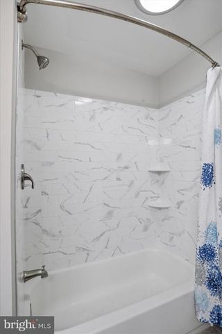 12 RIVER BLUFFS DR, Fredericksburg, VA 22407