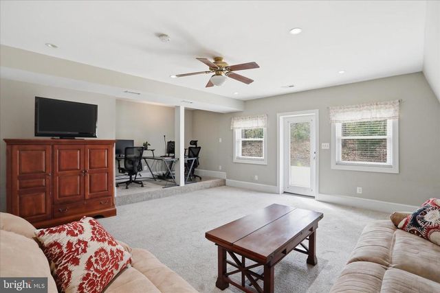 12 RIVER BLUFFS DR, Fredericksburg, VA 22407