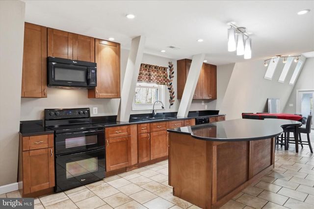 12 RIVER BLUFFS DR, Fredericksburg, VA 22407