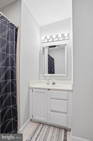 12 RIVER BLUFFS DR, Fredericksburg, VA 22407