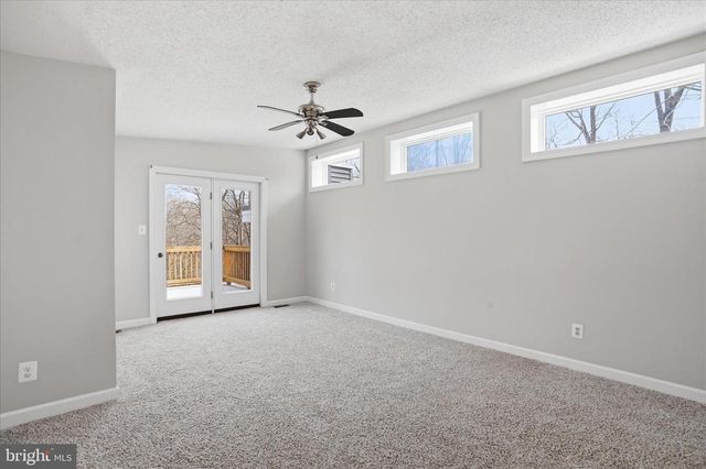 12 RIVER BLUFFS DR, Fredericksburg, VA 22407