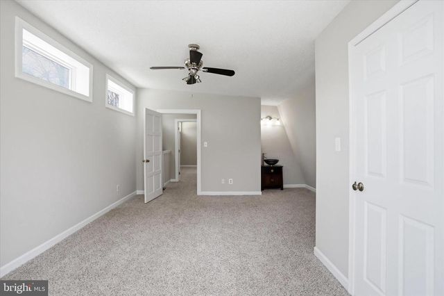 12 RIVER BLUFFS DR, Fredericksburg, VA 22407