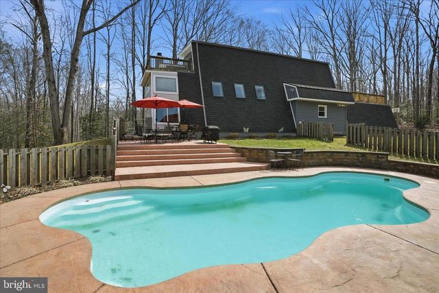 12 RIVER BLUFFS DR, Fredericksburg, VA 22407