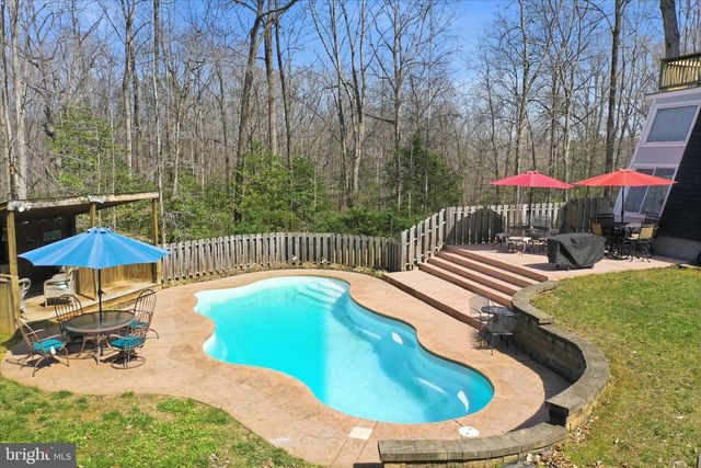 12 RIVER BLUFFS DR, Fredericksburg, VA 22407