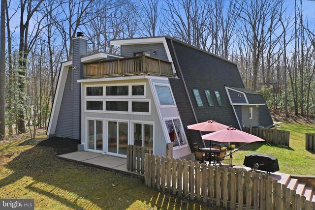 12 RIVER BLUFFS DR, Fredericksburg, VA 22407