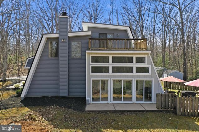 12 RIVER BLUFFS DR, Fredericksburg, VA 22407