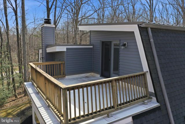 12 RIVER BLUFFS DR, Fredericksburg, VA 22407