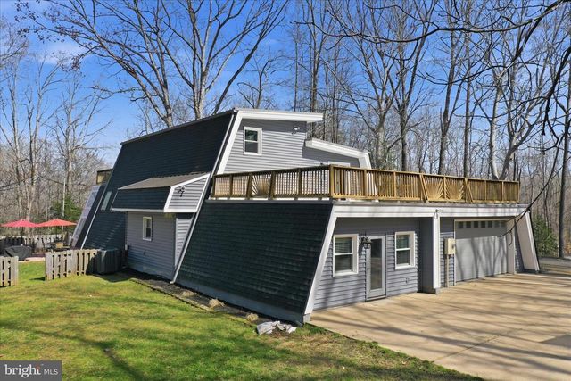 12 RIVER BLUFFS DR, Fredericksburg, VA 22407