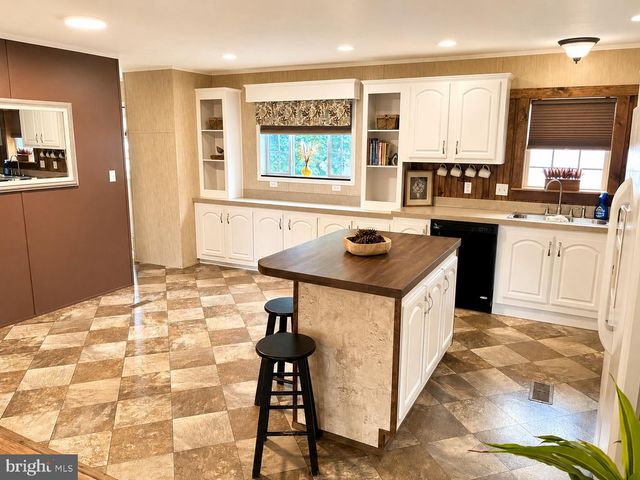 87 MOBILE DR, Thomasville, PA 17364