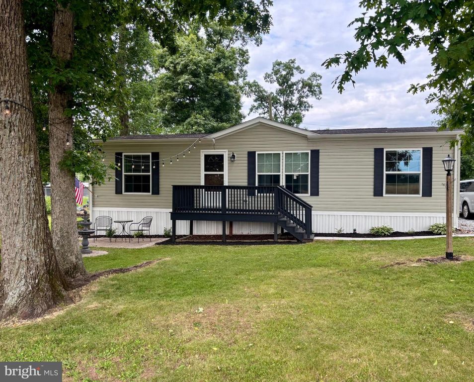 87 MOBILE DR, Thomasville, PA 17364