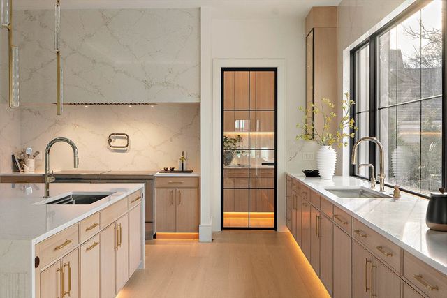 1301 Commonwealth Ave, Newton, MA 02465