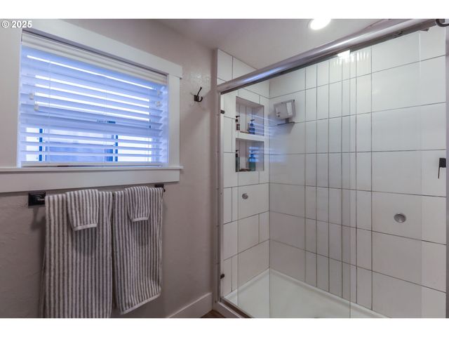 620 E 2ND St, Yamhill, OR 97148