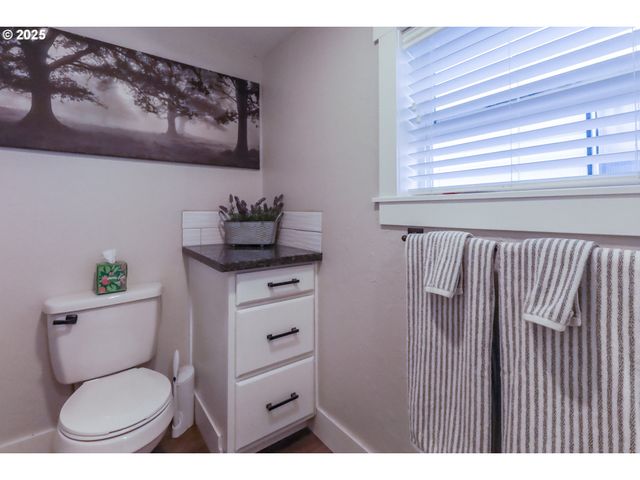 620 E 2ND St, Yamhill, OR 97148