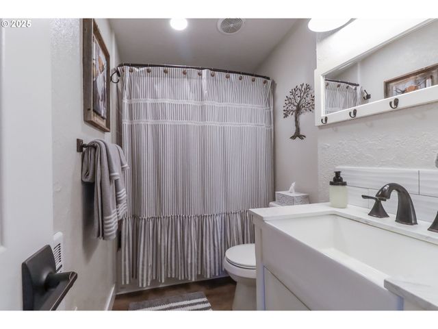 620 E 2ND St, Yamhill, OR 97148