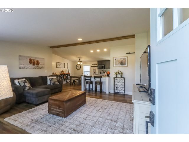 620 E 2ND St, Yamhill, OR 97148