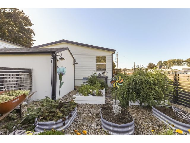 620 E 2ND St, Yamhill, OR 97148