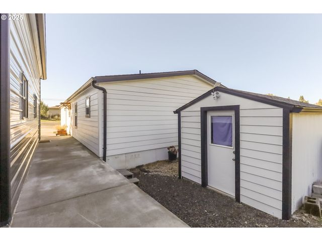 620 E 2ND St, Yamhill, OR 97148
