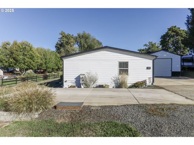 620 E 2ND St, Yamhill, OR 97148