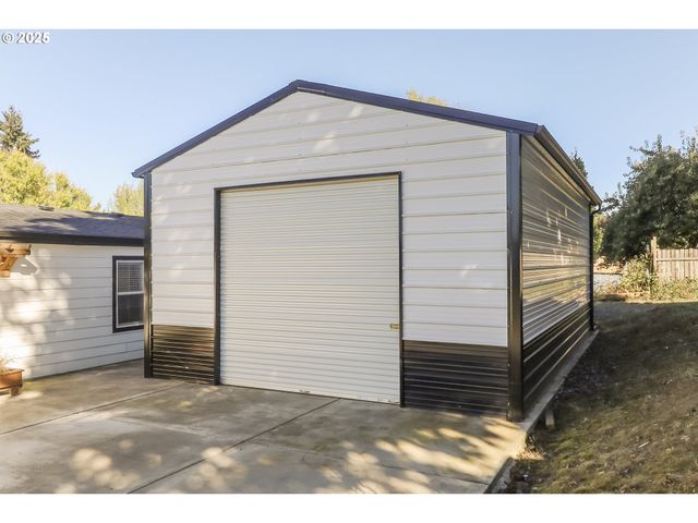 620 E 2ND St, Yamhill, OR 97148