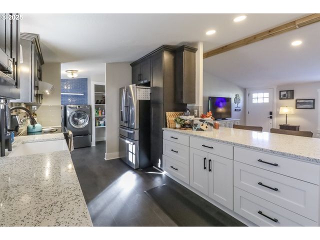 620 E 2ND St, Yamhill, OR 97148