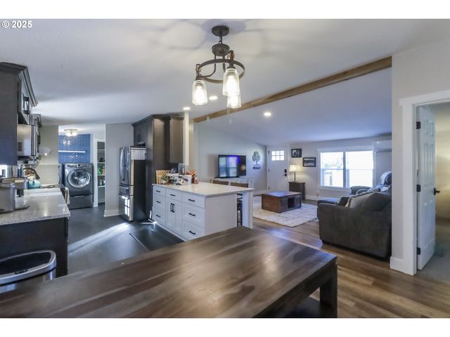 620 E 2ND St, Yamhill, OR 97148