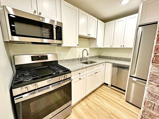 128 Webster St A, Boston, MA 02128