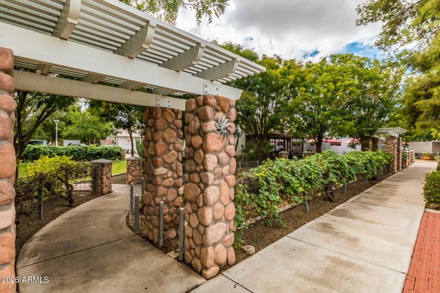 2996 E AGRITOPIA Loop N, Gilbert, AZ 85296