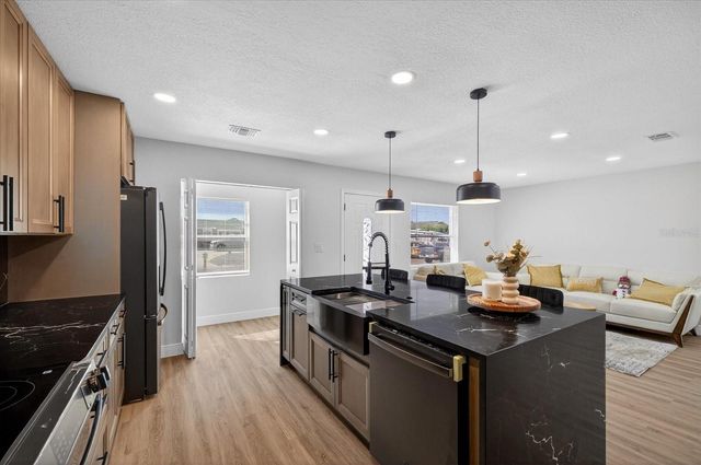 10709 DOWRY AVENUE, Tampa, FL 33615