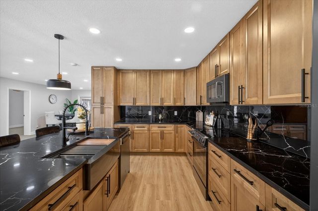 10709 DOWRY AVENUE, Tampa, FL 33615