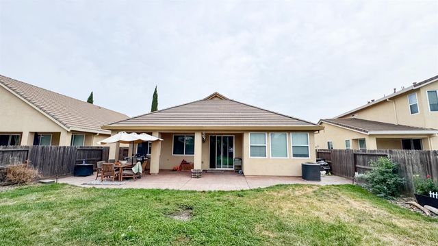 1747 Dalia Ln, Manteca, CA 95337