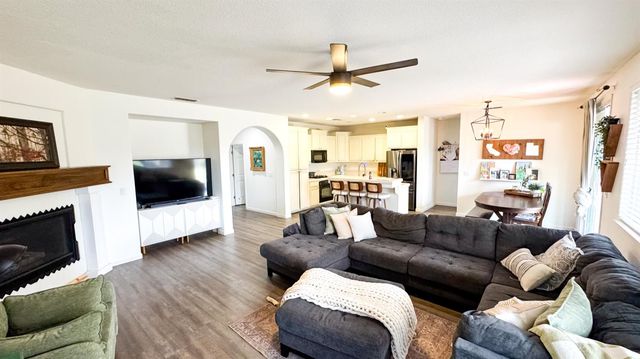 1747 Dalia Ln, Manteca, CA 95337